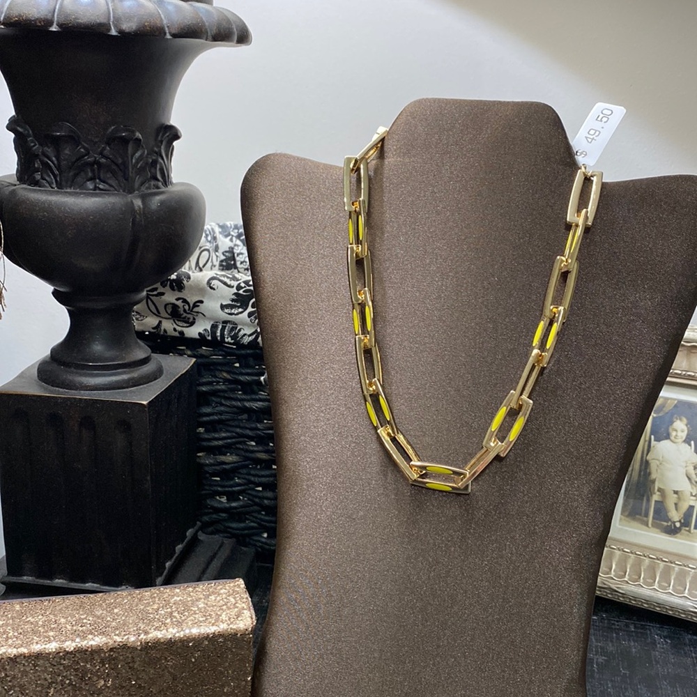 NWT Macy’s Polished Gold Tone & Yellow Chain Link Necklace!!